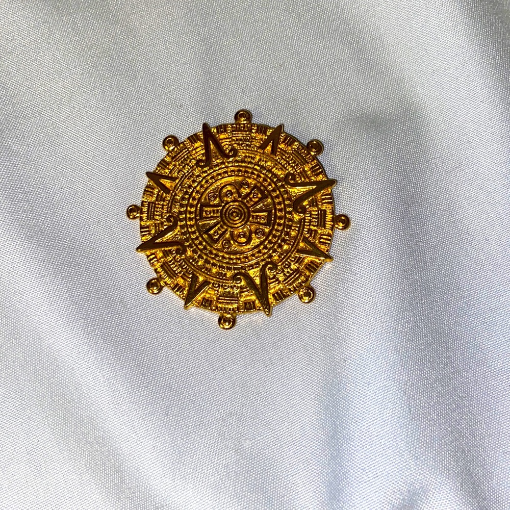 Metropolitan museum of Art vintage Aztec calendar pendant/pin